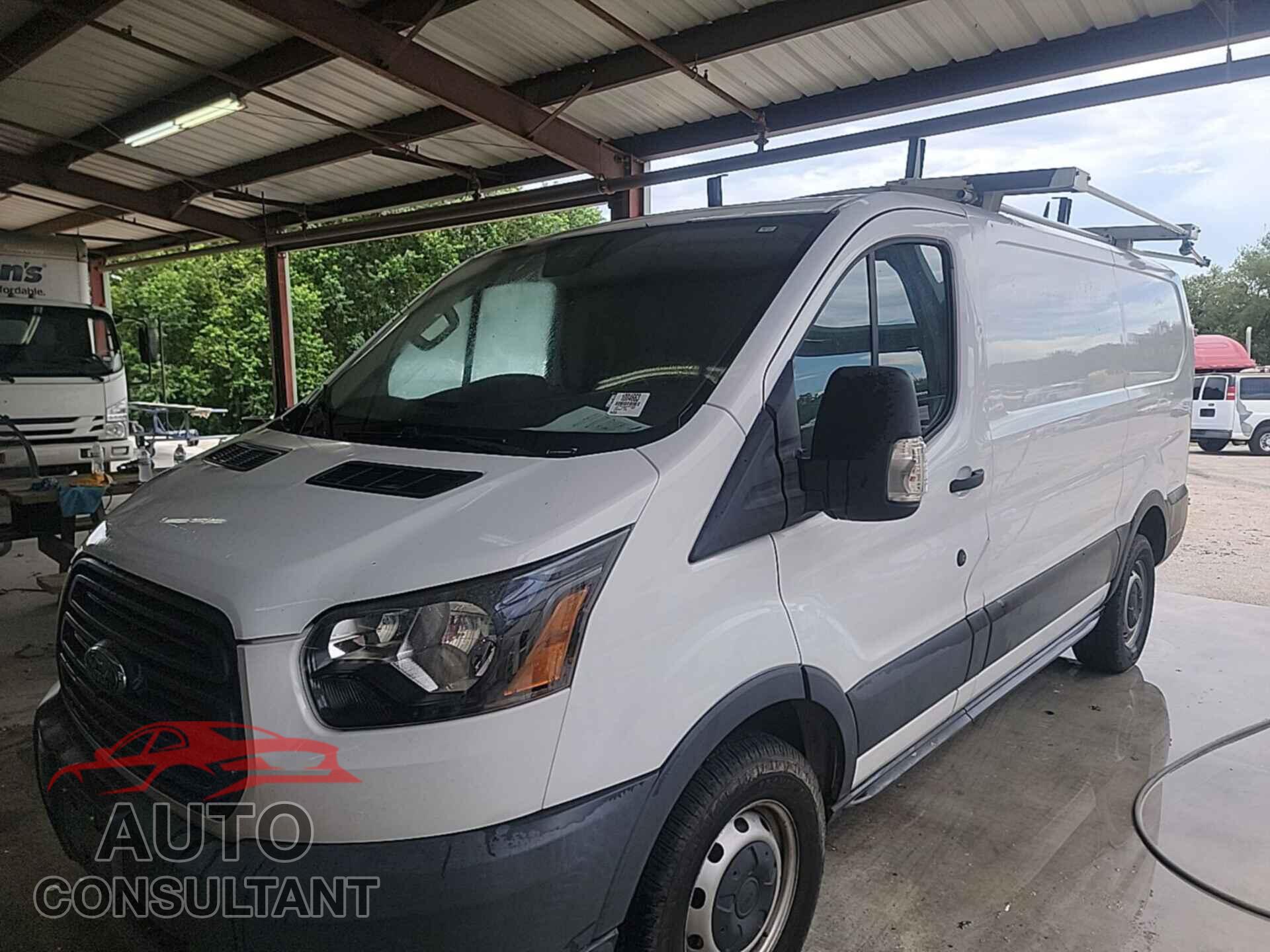 FORD TRANSIT 2017 - 1FTYR1YM4HKB43555