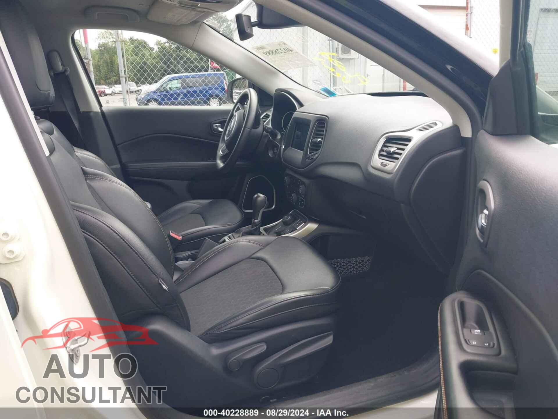 JEEP COMPASS 2019 - 3C4NJDBB8KT767710