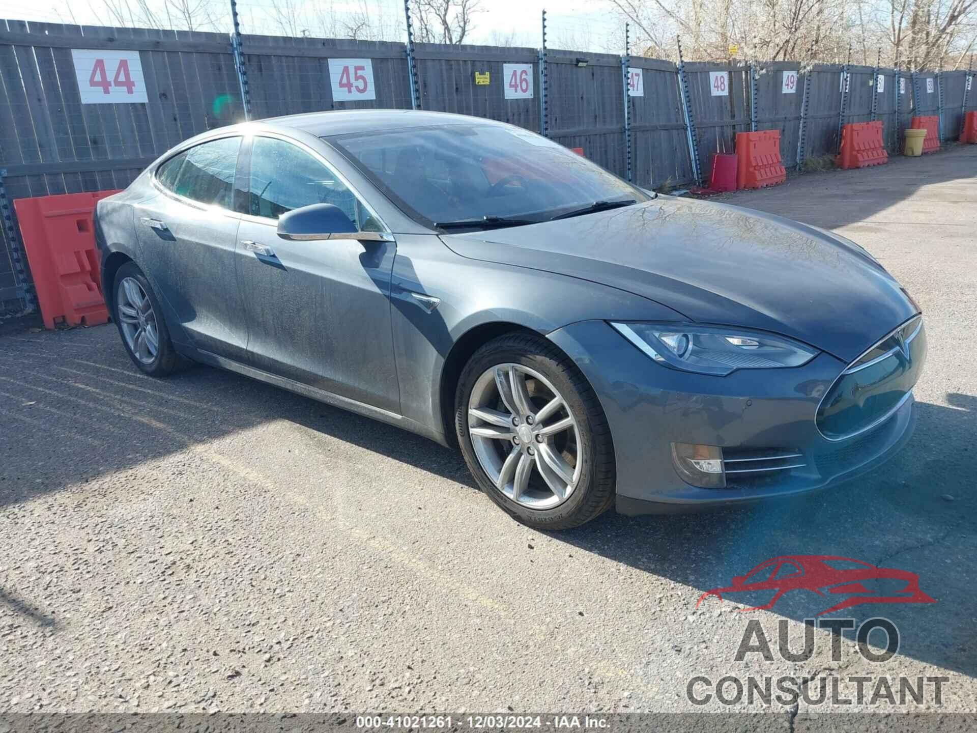 TESLA MODEL S 2013 - 5YJSA1CG9DFP27522