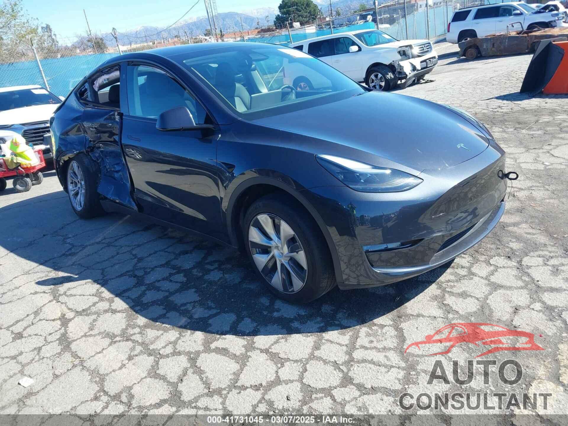 TESLA MODEL Y 2024 - 7SAYGDEE5RF003424