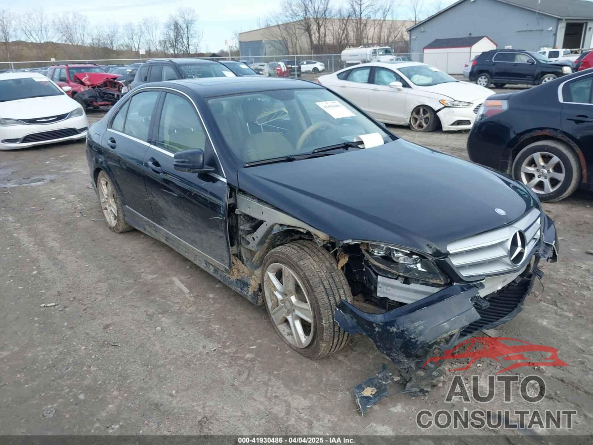 MERCEDES-BENZ C 300 2011 - WDDGF8BB3BR175471