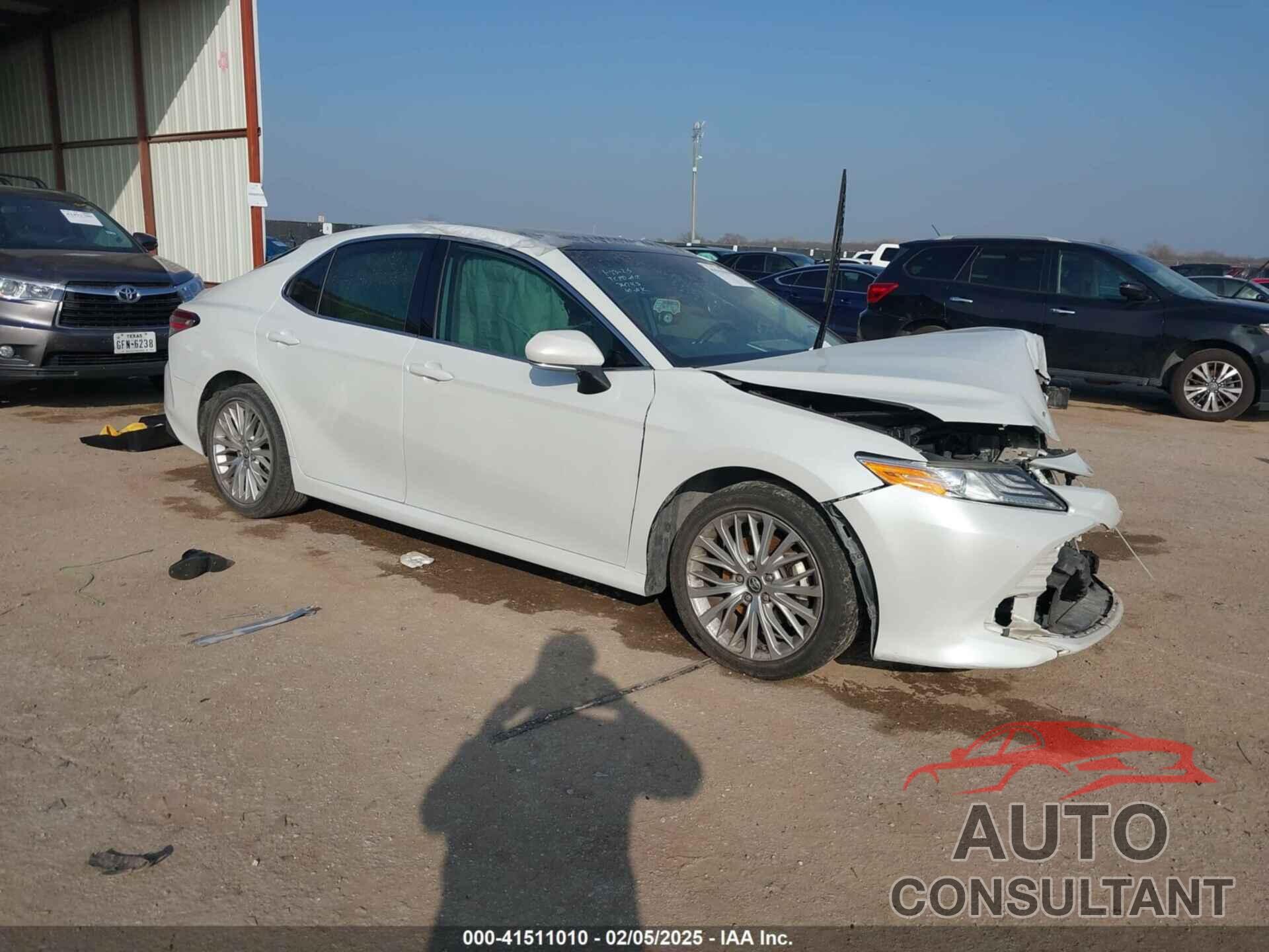 TOYOTA CAMRY 2019 - 4T1B11HK3KU802387