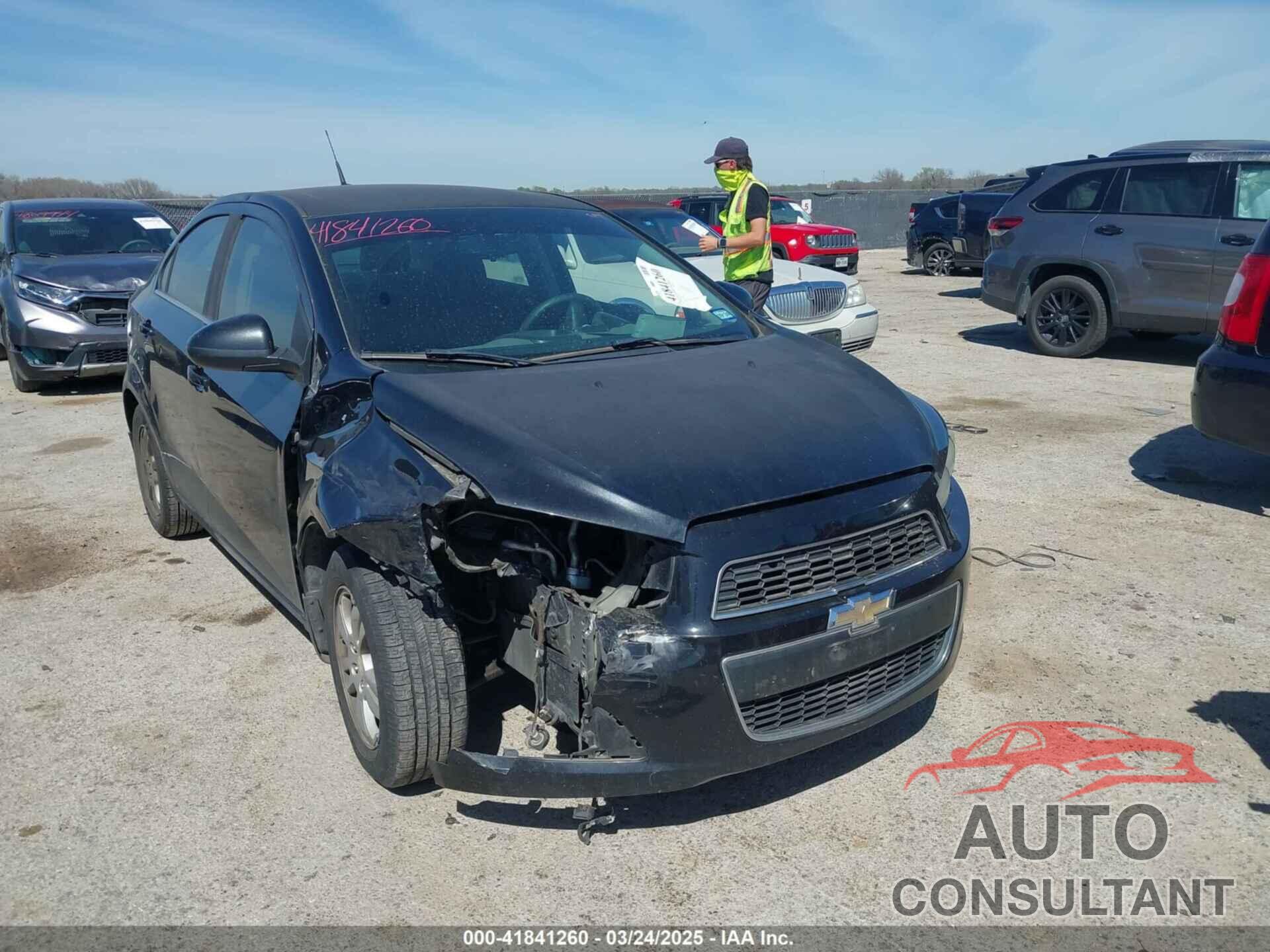 CHEVROLET SONIC 2014 - 1G1JC5SH1E4243143