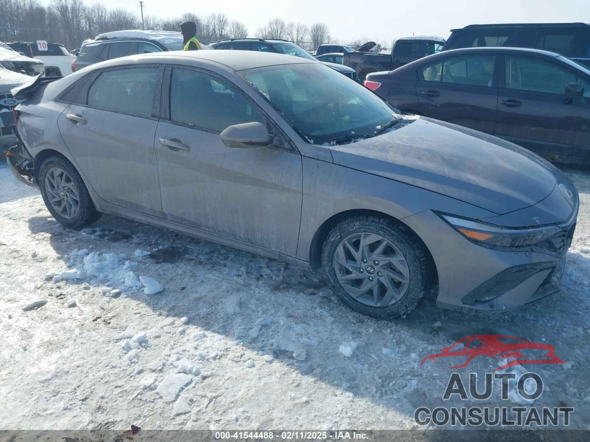 HYUNDAI ELANTRA 2024 - KMHLM4DG0RU638198