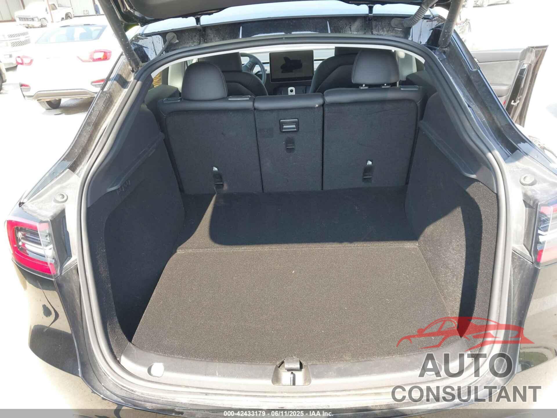 TESLA MODEL Y 2023 - 7SAYGDEEXPA179735