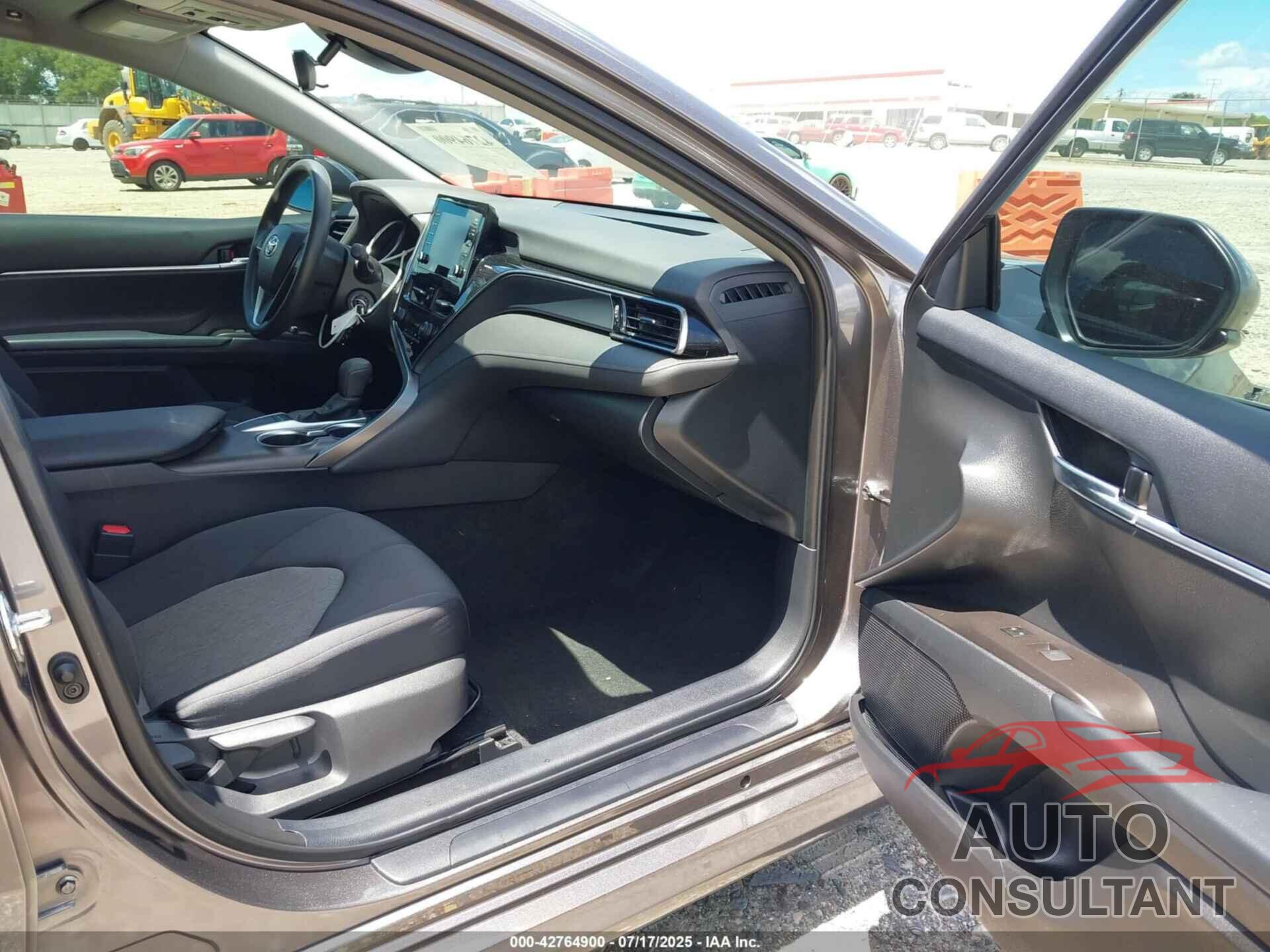 TOYOTA CAMRY 2022 - 4T1C11AK5NU644119