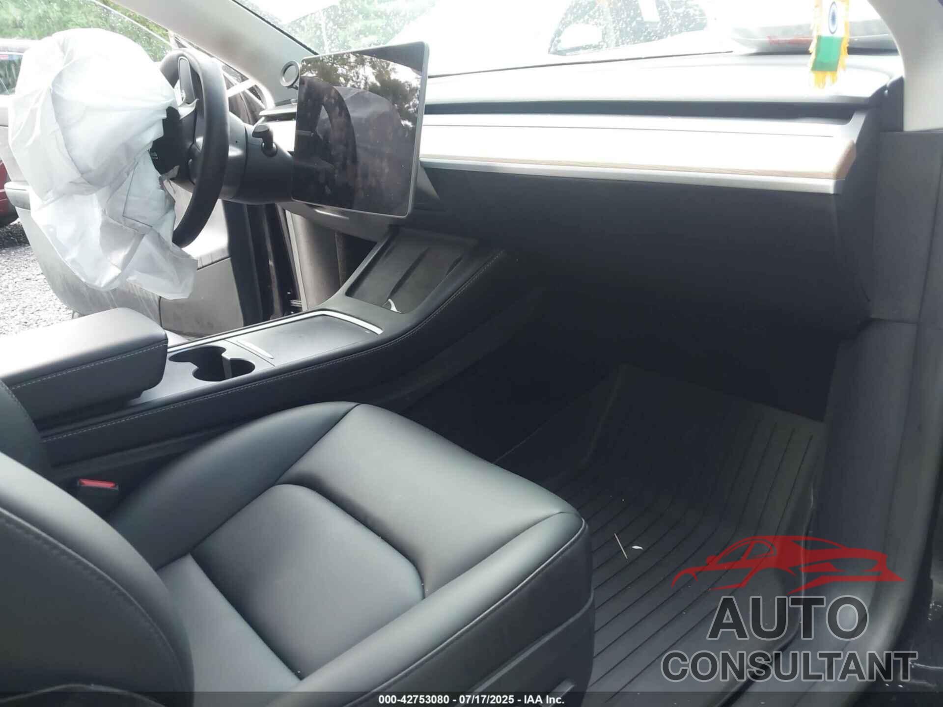 TESLA MODEL Y 2024 - 7SAYGDEE2RA220507