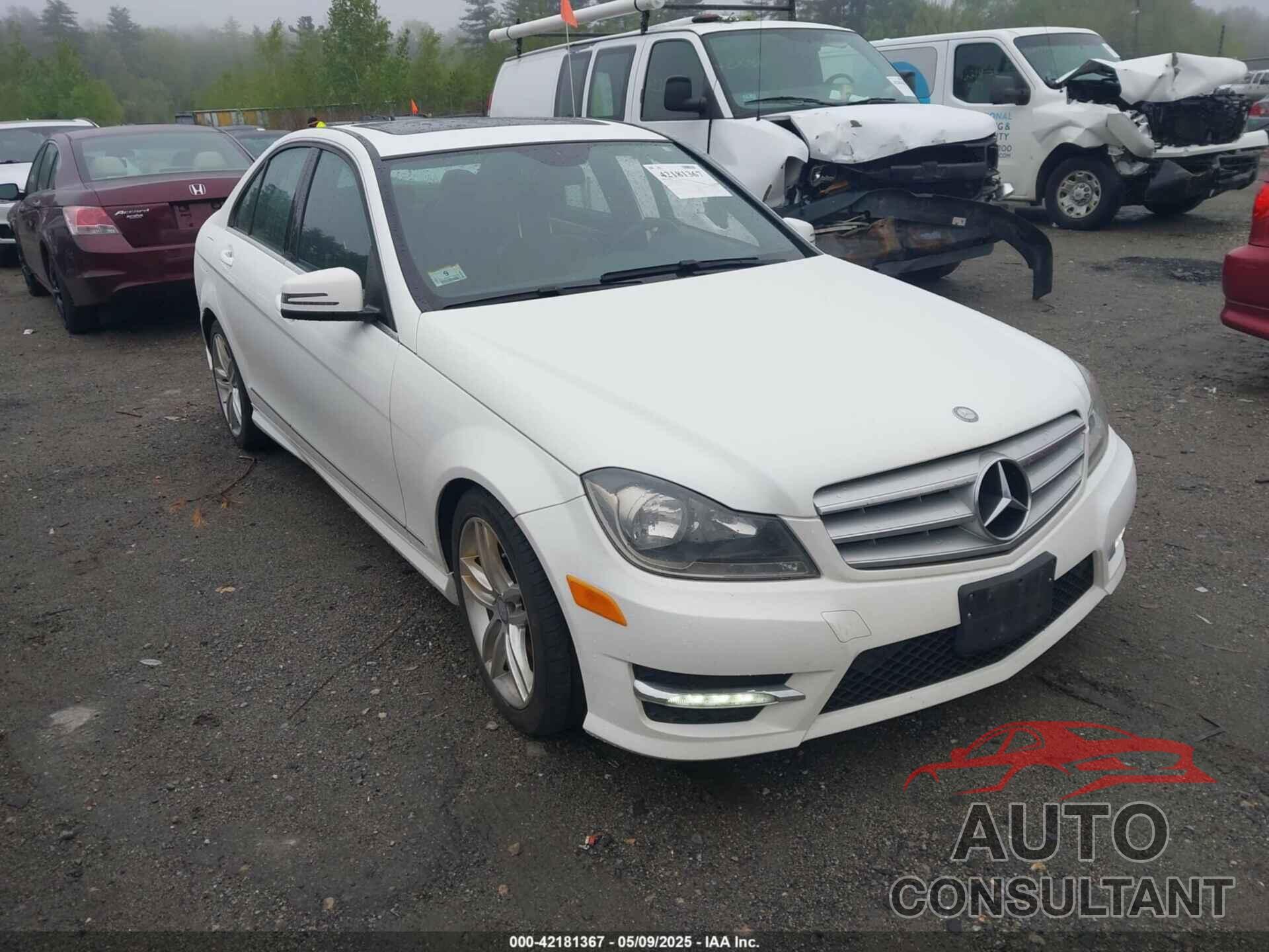 MERCEDES-BENZ C 300 2013 - WDDGF8ABXDR289262