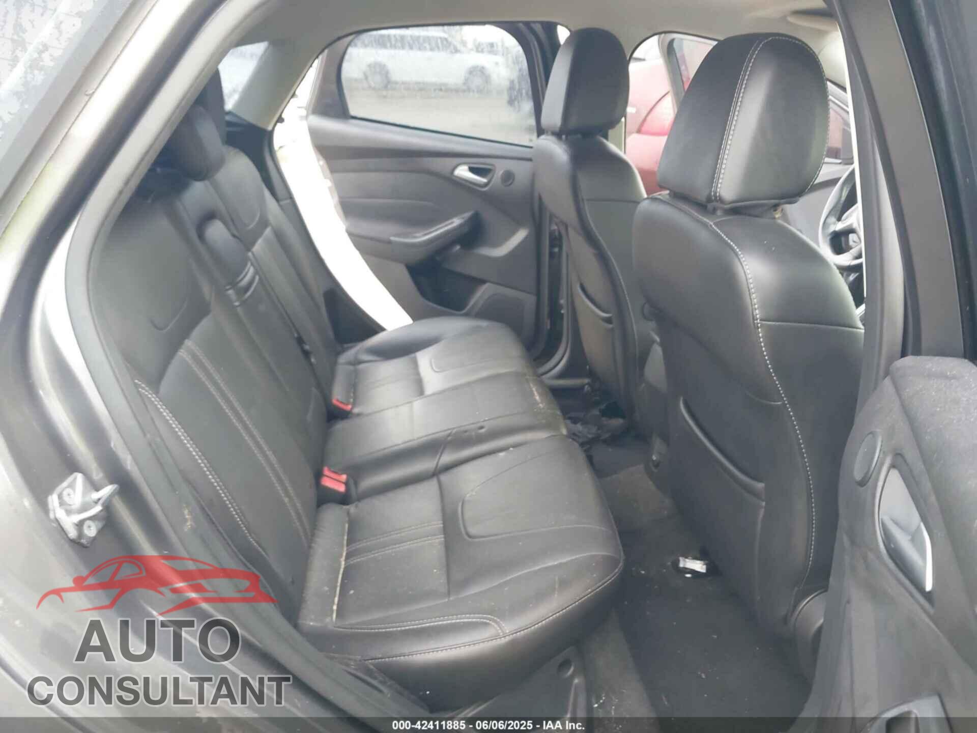 FORD FOCUS 2012 - 1FAHP3M22CL413574