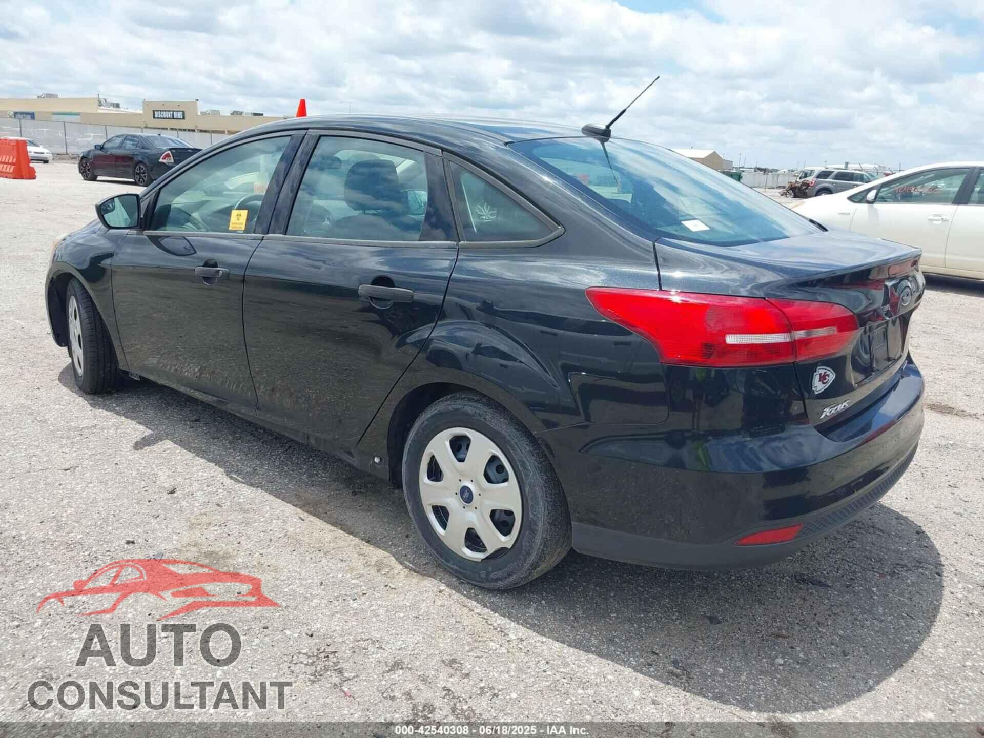 FORD FOCUS 2015 - 1FADP3E29FL210652