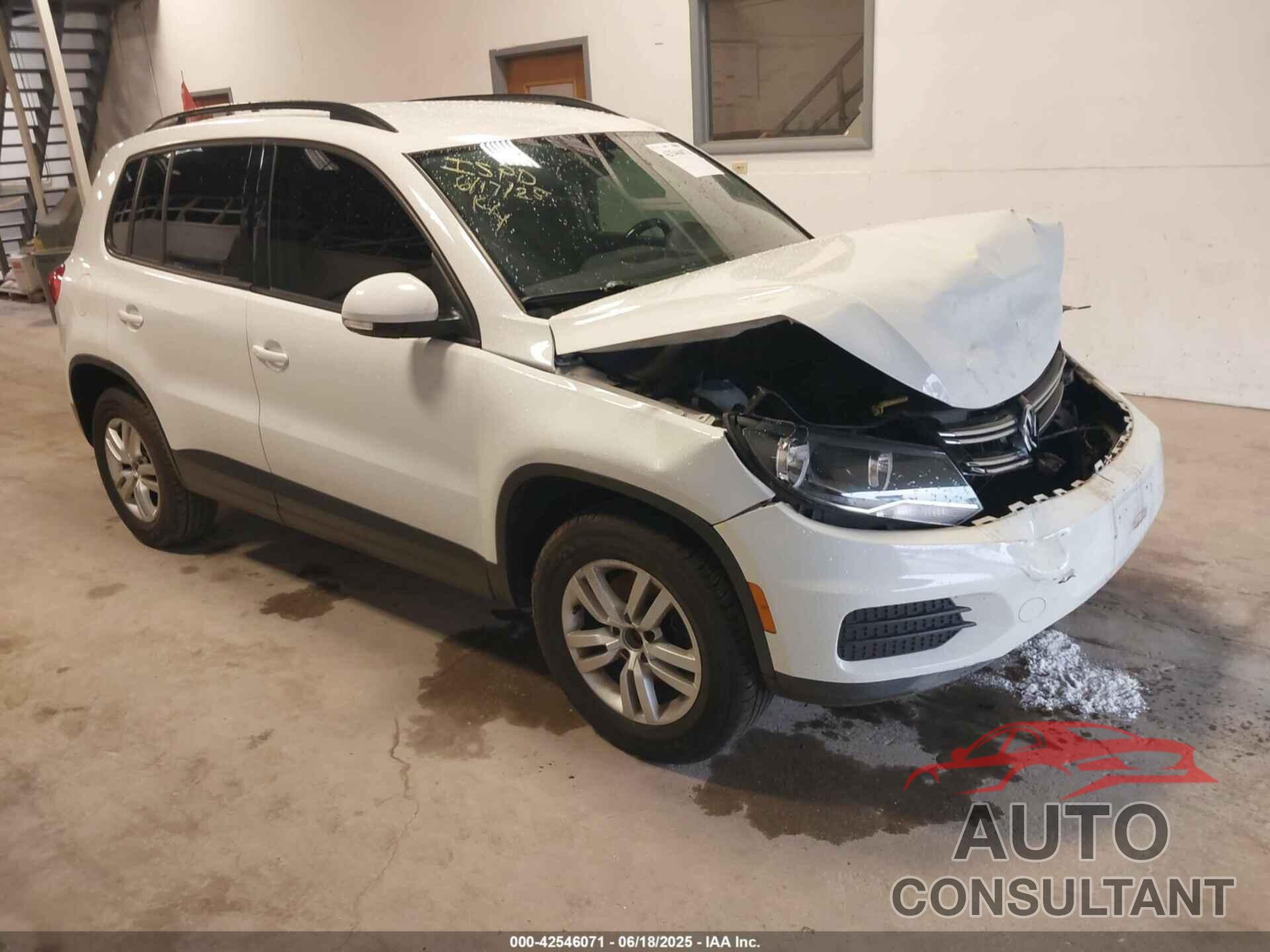 VOLKSWAGEN TIGUAN 2017 - WVGBV7AX9HK021908