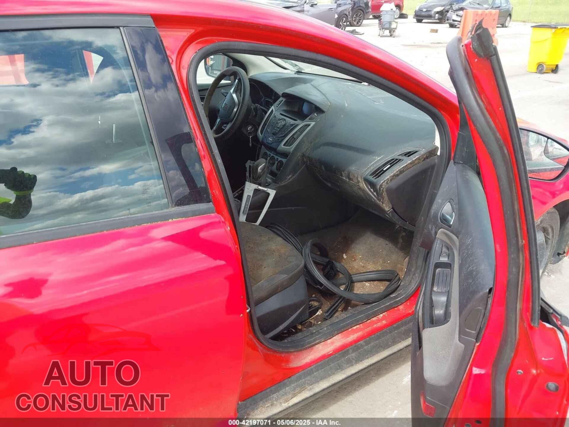 FORD FOCUS 2014 - 1FADP3F27EL295441