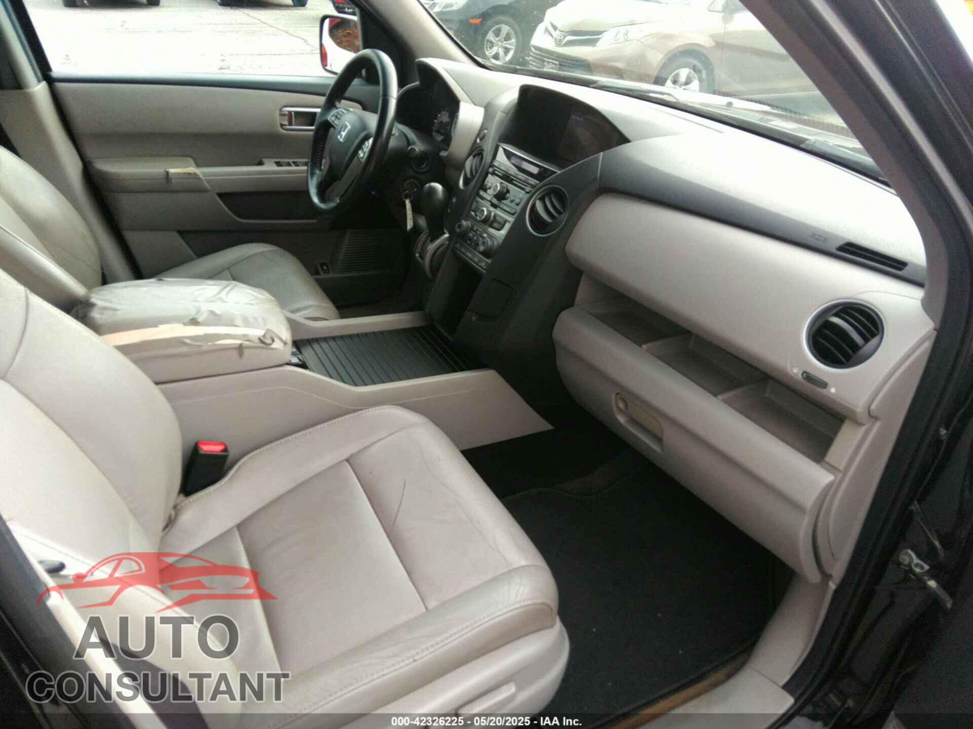 HONDA PILOT 2014 - 5FNYF4H52EB009705