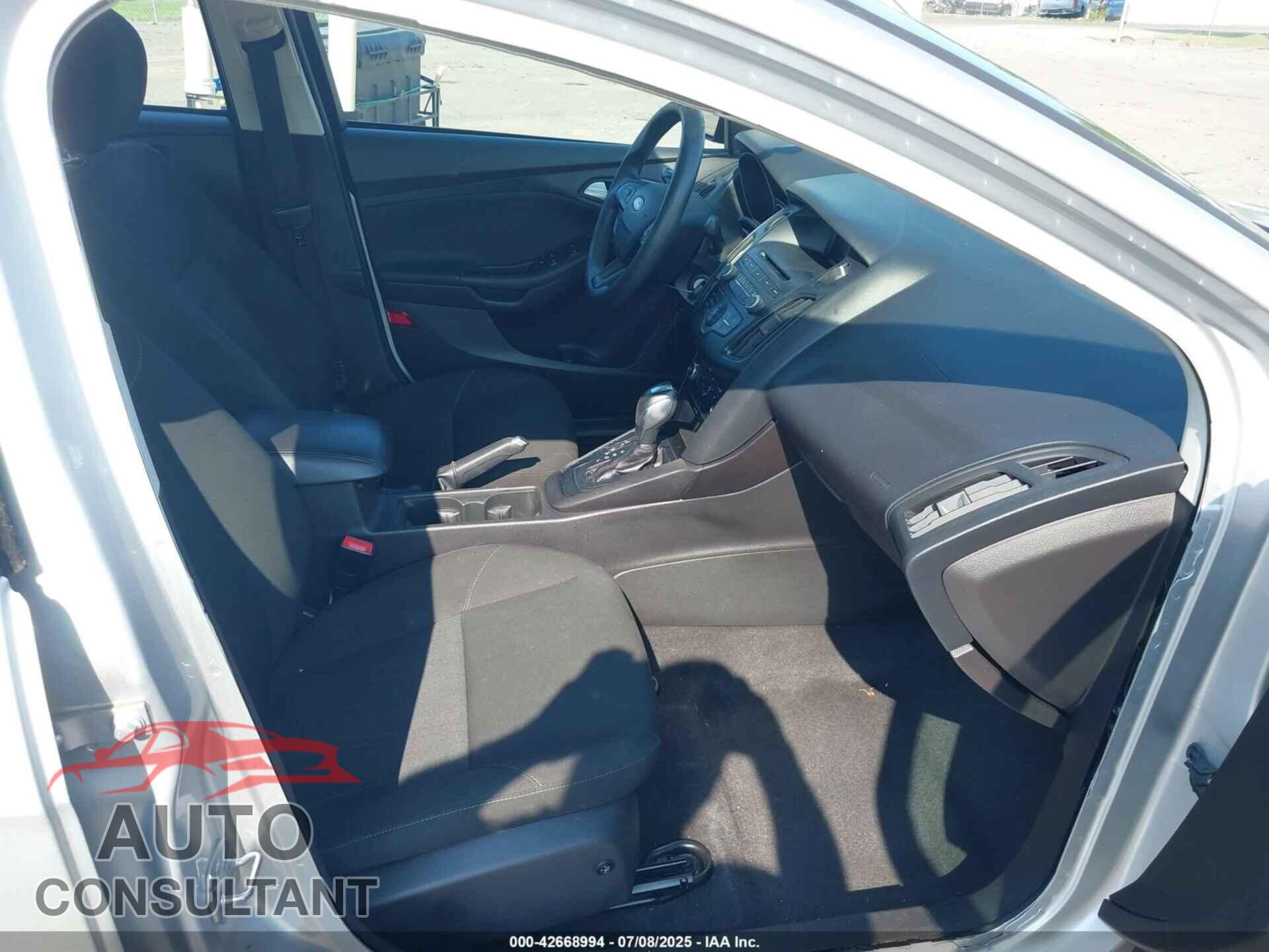 FORD FOCUS 2015 - 1FADP3F25FL228306