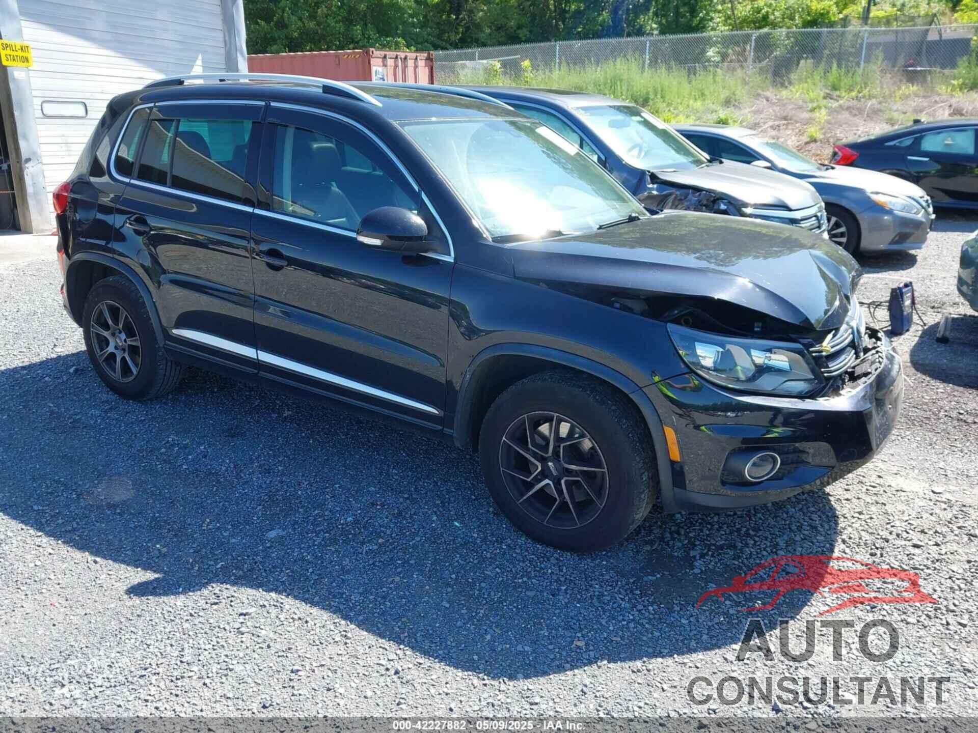VOLKSWAGEN TIGUAN 2017 - WVGTV7AX5HK004947