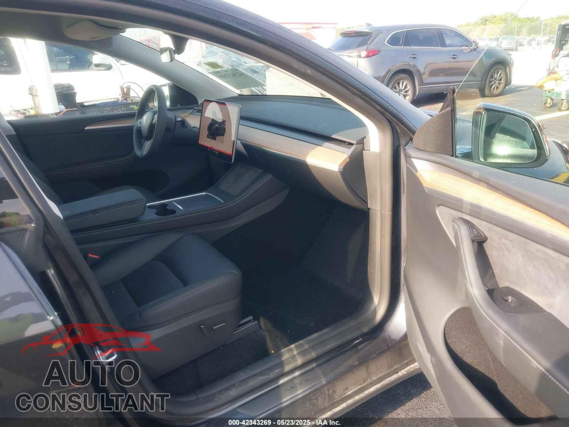TESLA MODEL Y 2024 - 7SAYGDED3RA329355