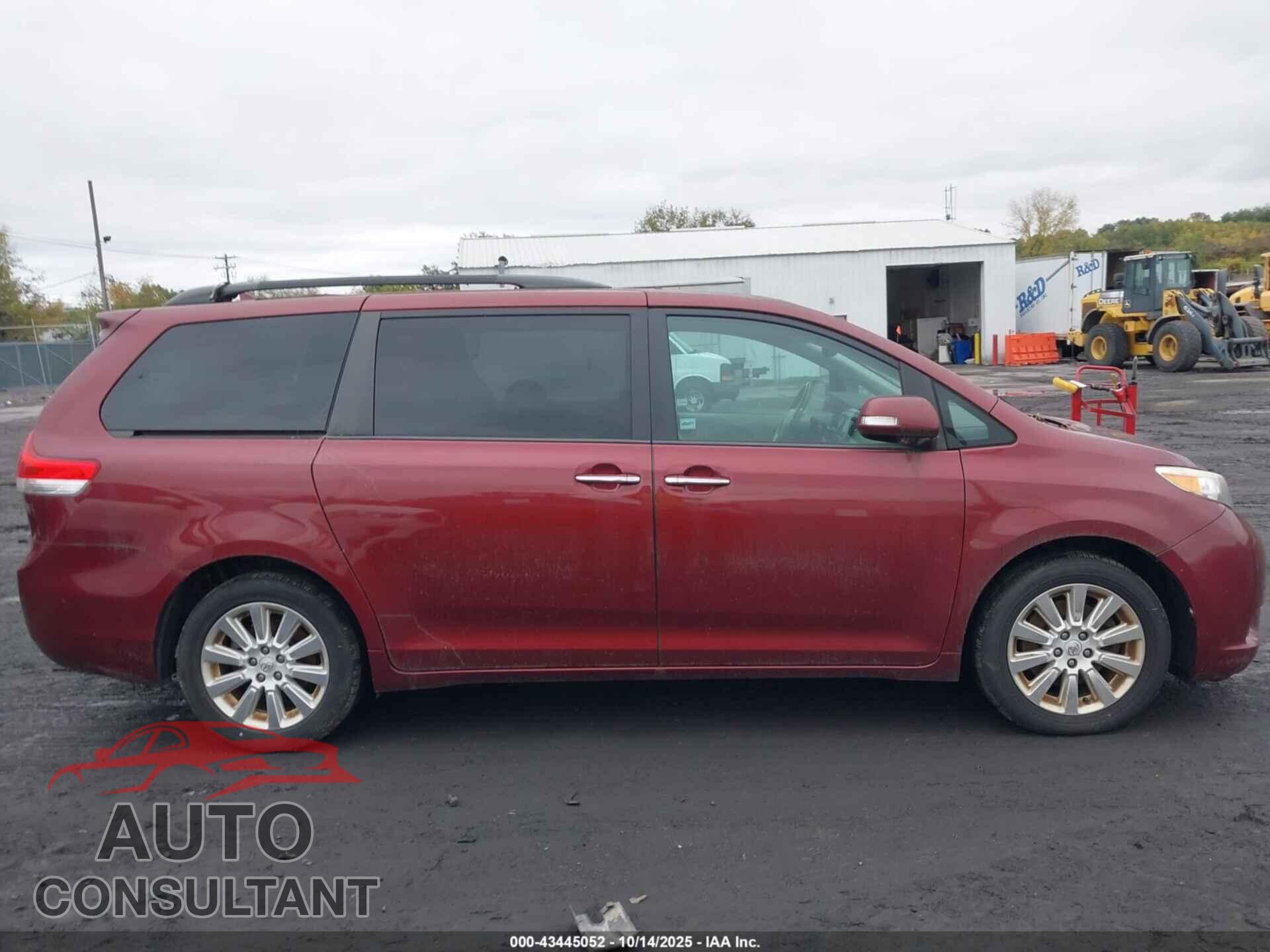 TOYOTA SIENNA 2013 - 5TDDK3DC8DS064632