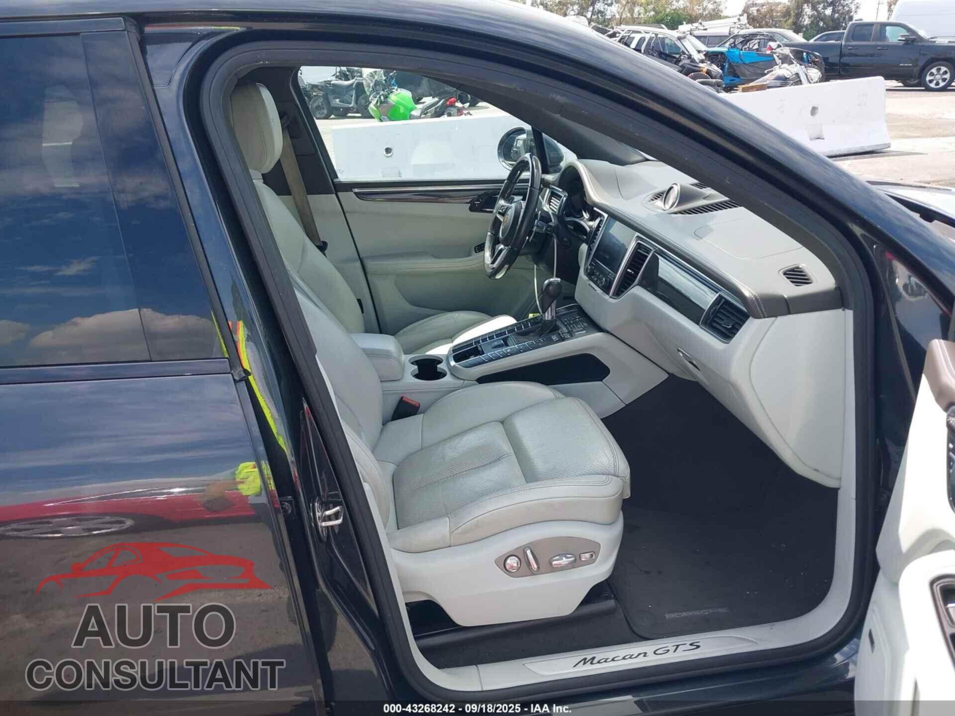 PORSCHE MACAN 2017 - WP1AG2A51HLB51007
