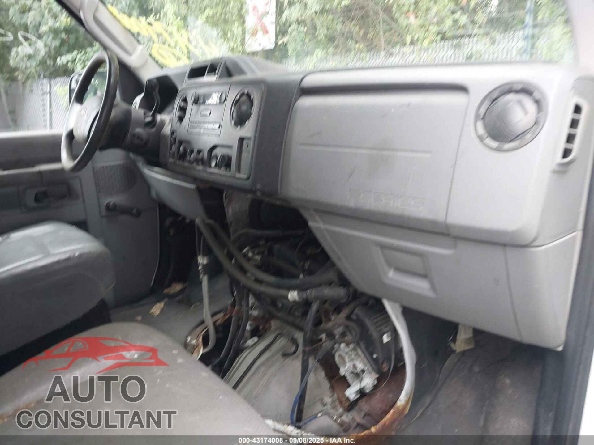 FORD E-350 SUPER DUTY 2011 - 1FBSS3BL7BDA85303