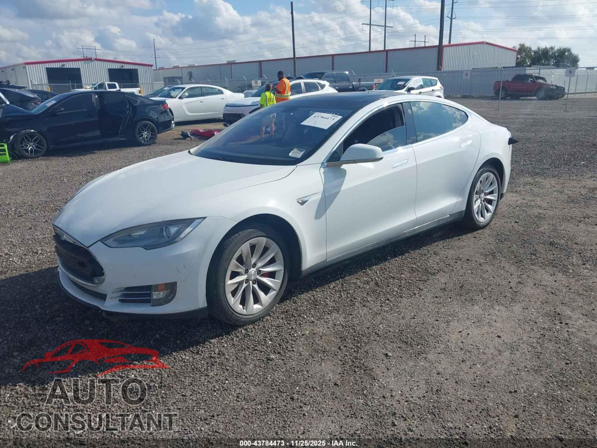 TESLA MODEL S 2013 - 5YJSA1AC1DFP10200