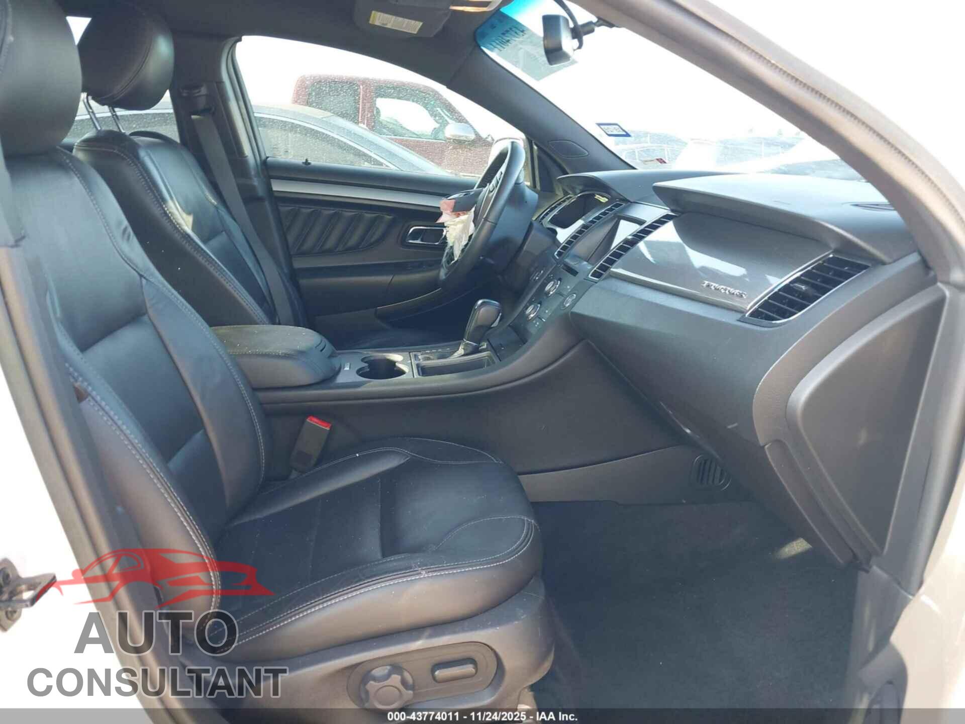FORD TAURUS 2018 - 1FAHP2E83JG101072