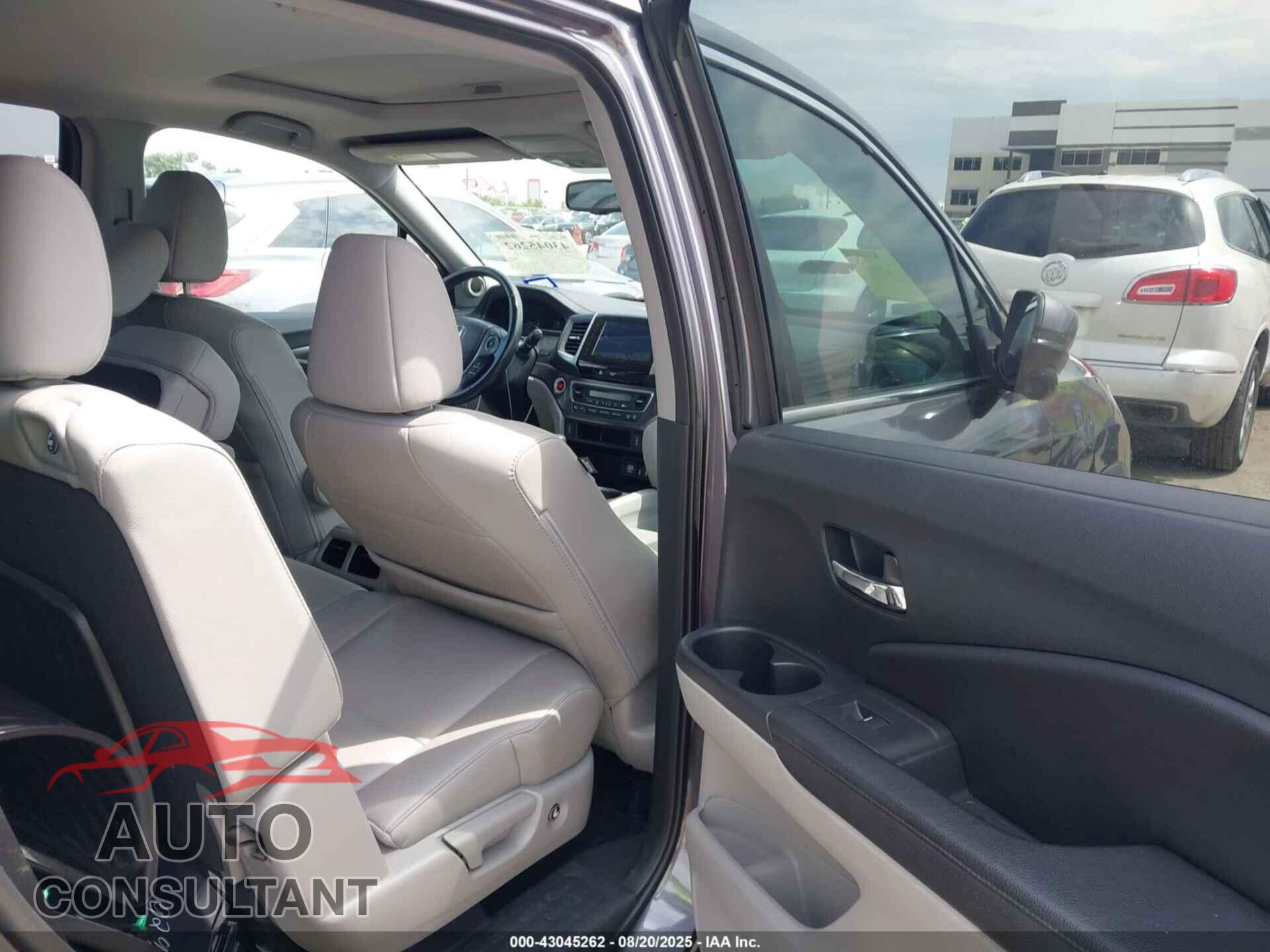 HONDA PILOT 2017 - 5FNYF5H57HB008978