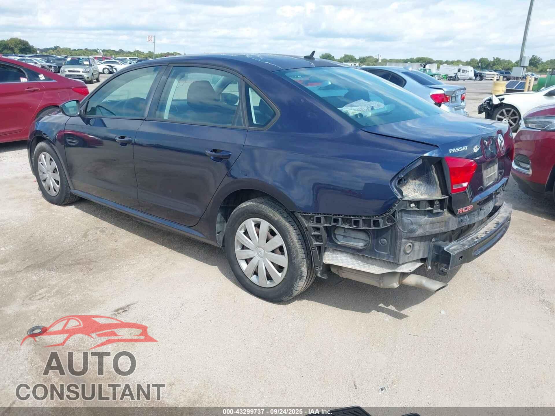 VOLKSWAGEN PASSAT 2012 - 1VWAP7A33CC017781
