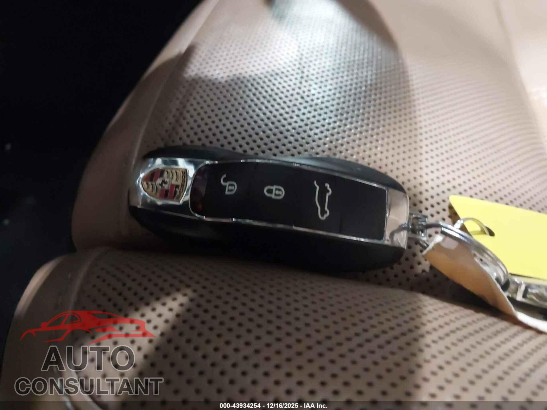 PORSCHE CAYENNE 2016 - WP1AA2A25GLA02461