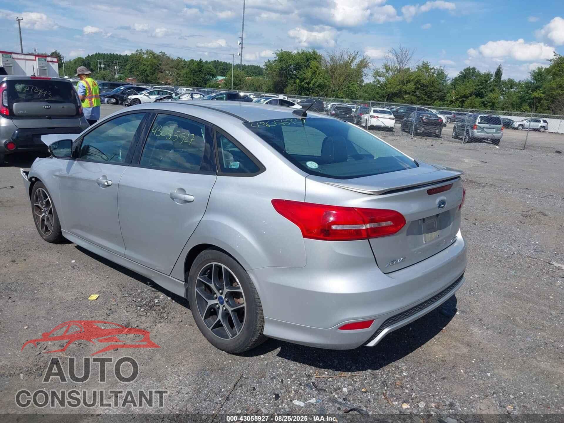 FORD FOCUS 2015 - 1FADP3F24FL228457