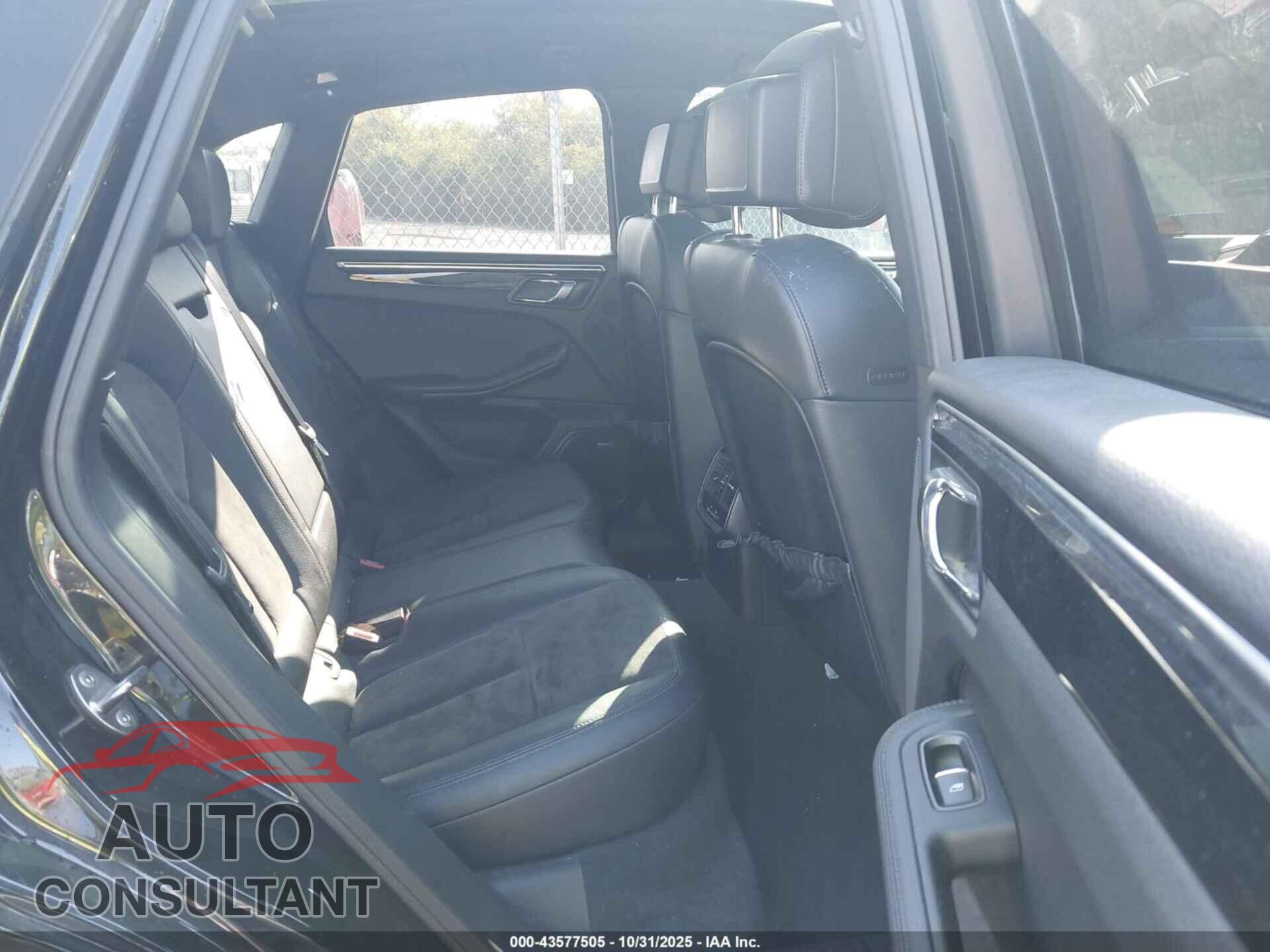 PORSCHE MACAN 2016 - WP1AB2A53GLB42001