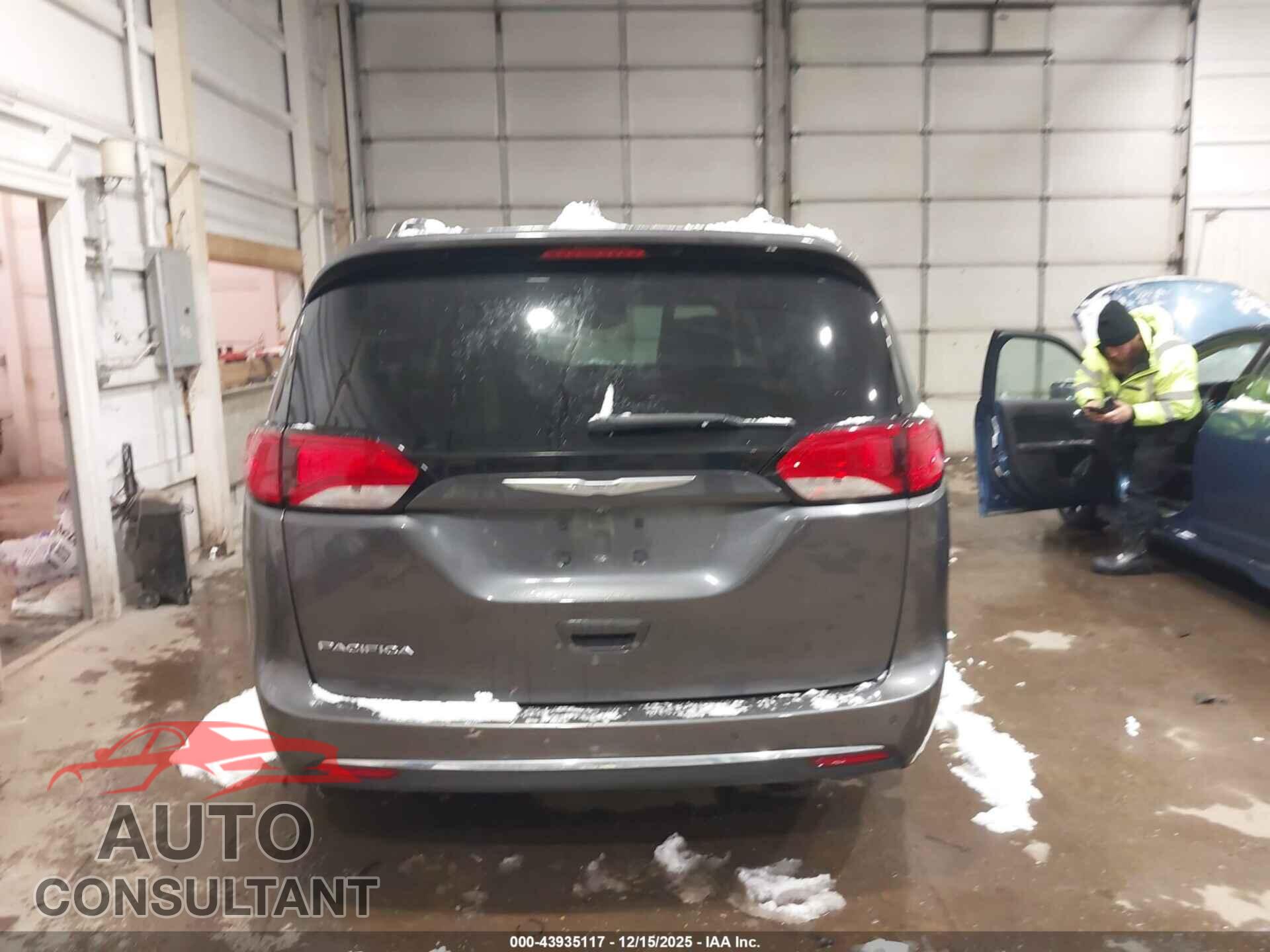 CHRYSLER PACIFICA 2017 - 2C4RC1BG7HR757073