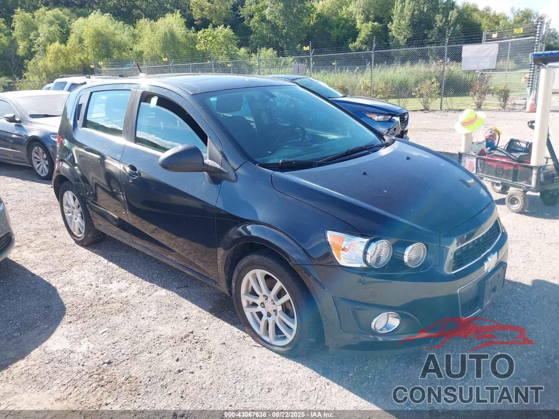 CHEVROLET SONIC 2014 - 1G1JC6SB5E4156606