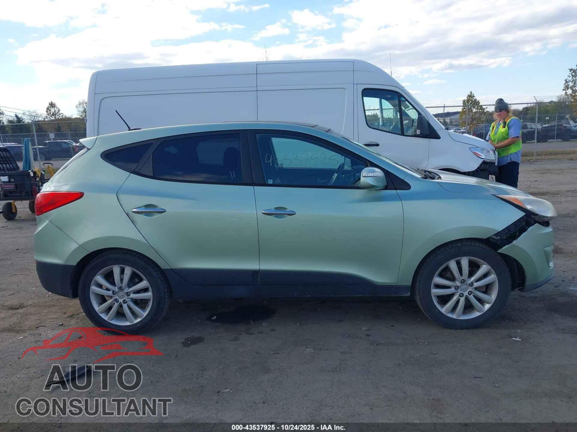 HYUNDAI TUCSON 2011 - KM8JUCAC1BU203473