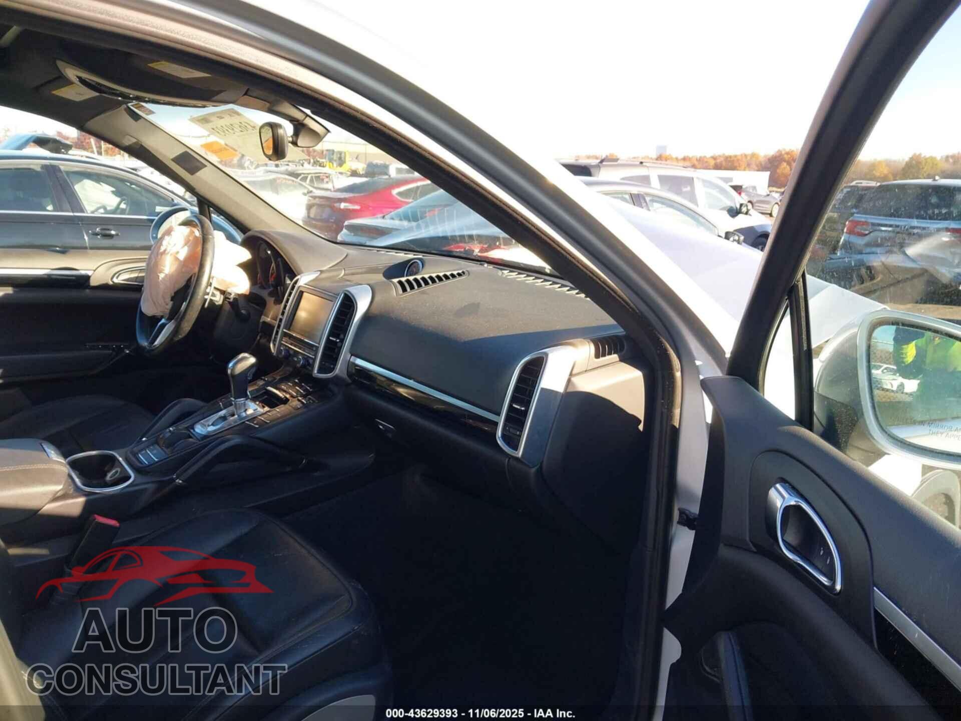 PORSCHE CAYENNE 2016 - WP1AA2A28GKA14304