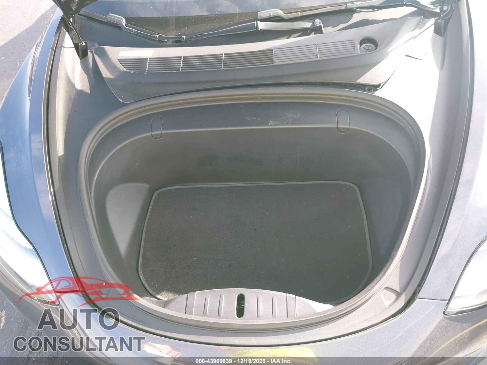TESLA MODEL 3 2018 - 5YJ3E1EA7JF026779