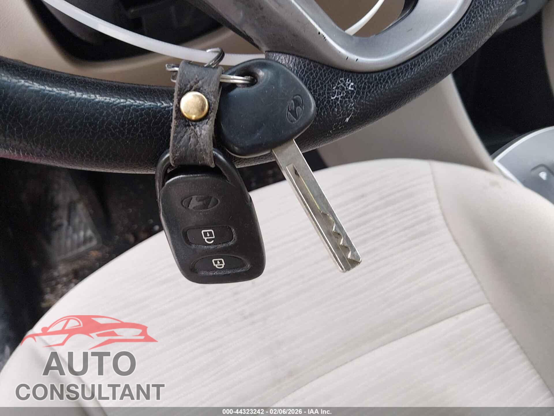 HYUNDAI ACCENT 2016 - KMHCT4AE2GU120788