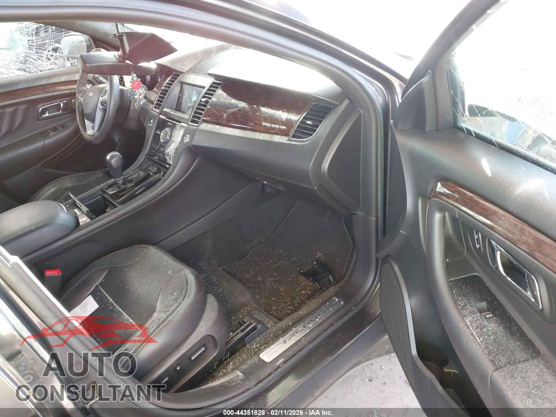 FORD TAURUS 2017 - 1FAHP2F81HG108479