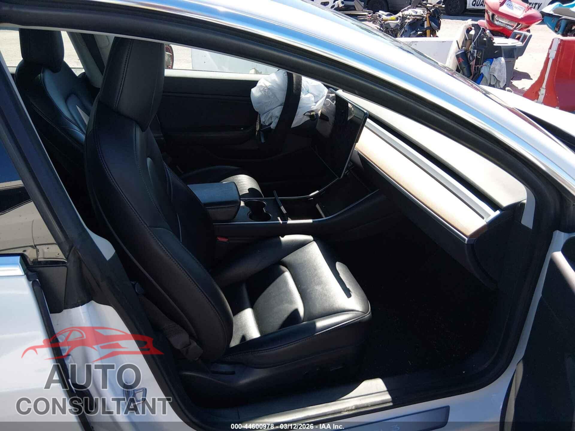 TESLA MODEL 3 2019 - 5YJ3E1EB5KF477672