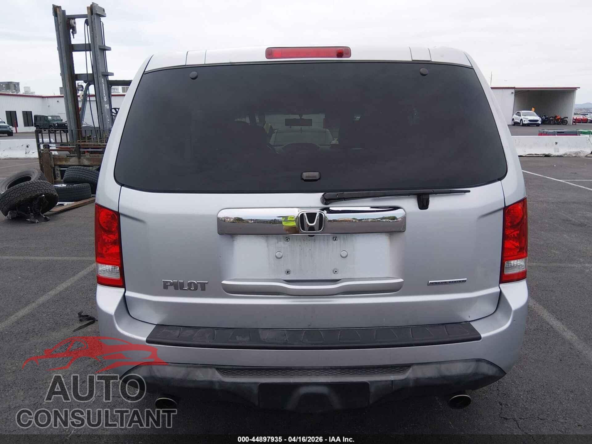 HONDA PILOT 2015 - 5FNYF3H31FB027770