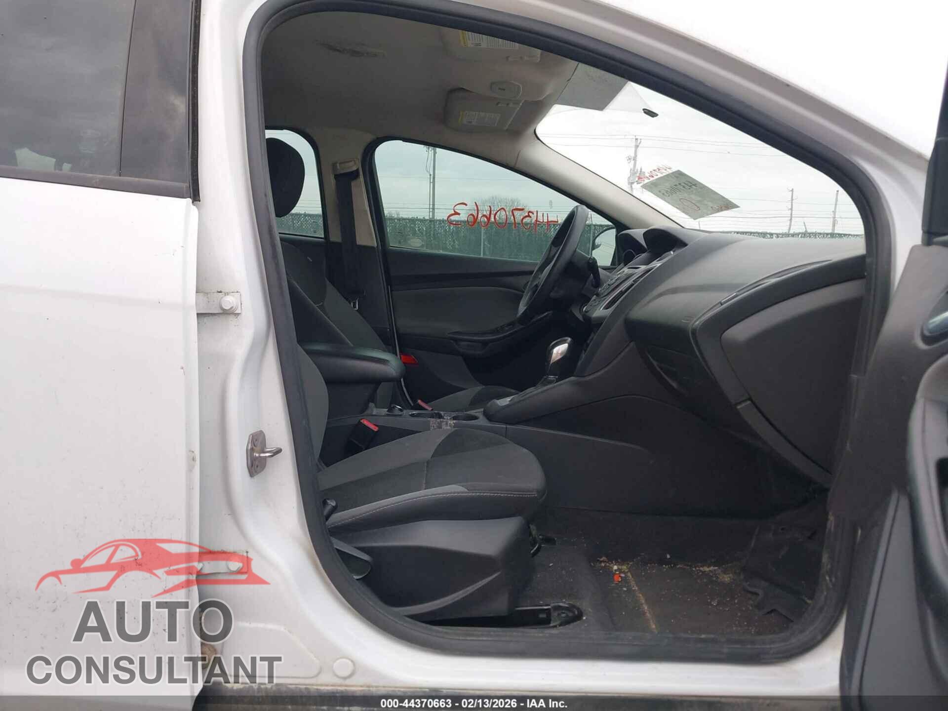 FORD FOCUS 2014 - 1FADP3K2XEL356013