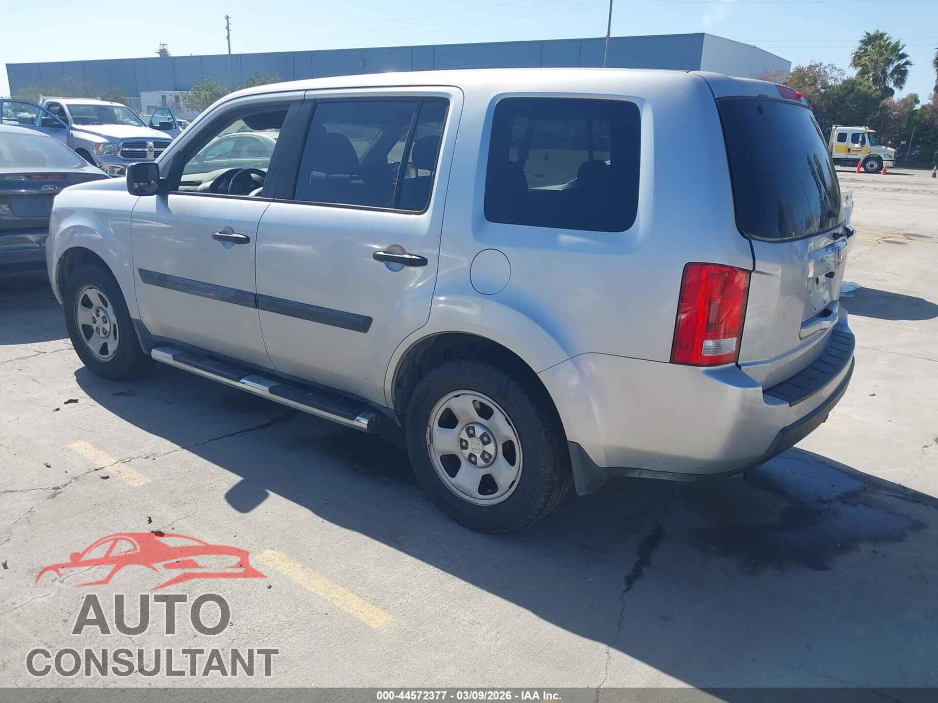 HONDA PILOT 2011 - 5FNYF3H27BB030125