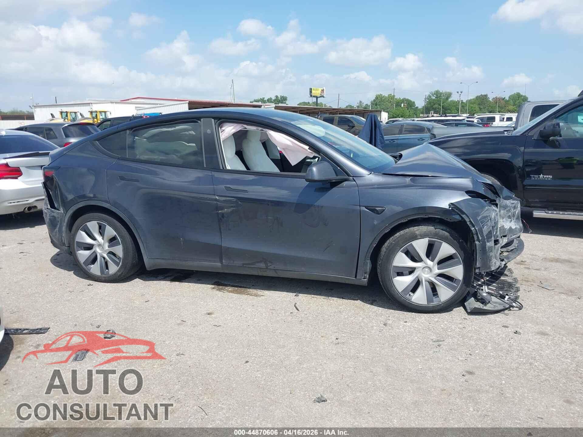 TESLA MODEL Y 2024 - 7SAYGAEEXRF075122