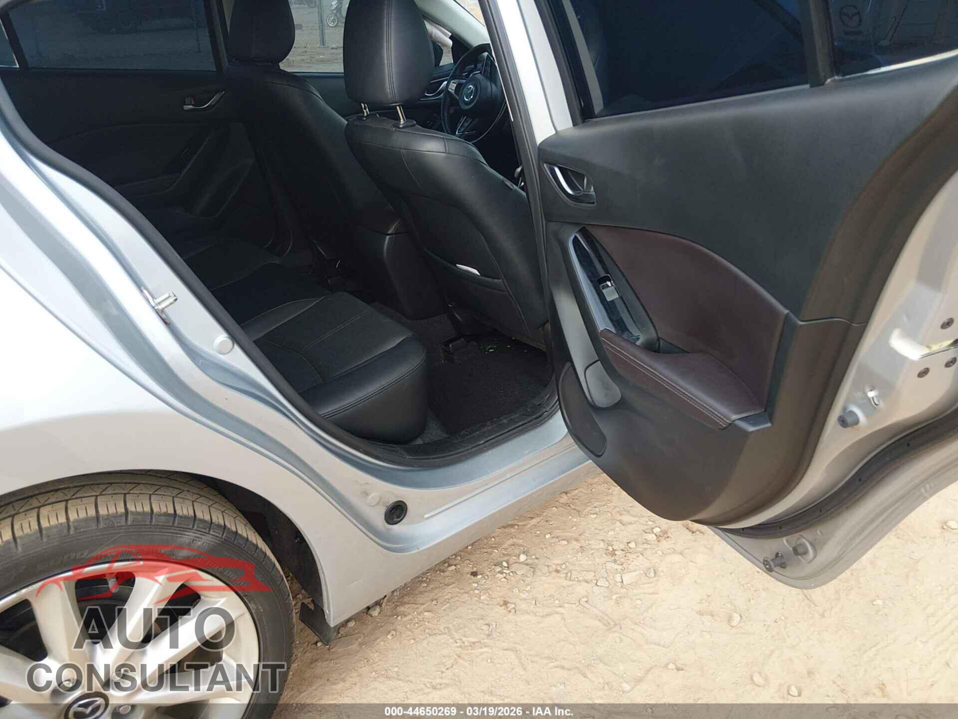 MAZDA MAZDA3 2017 - JM1BN1M37H1131663