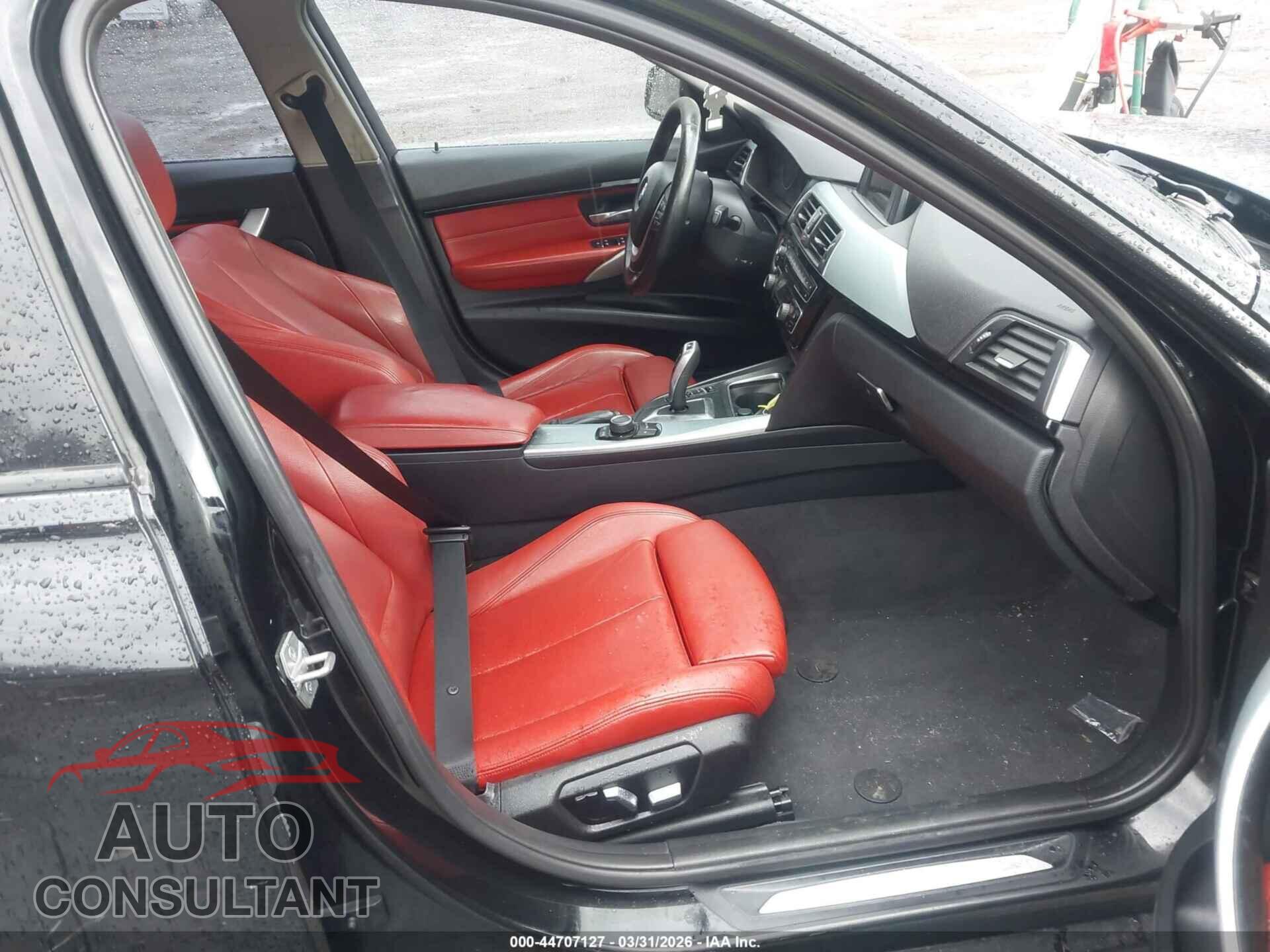 BMW 320I 2016 - WBA8E5G52GNU21957