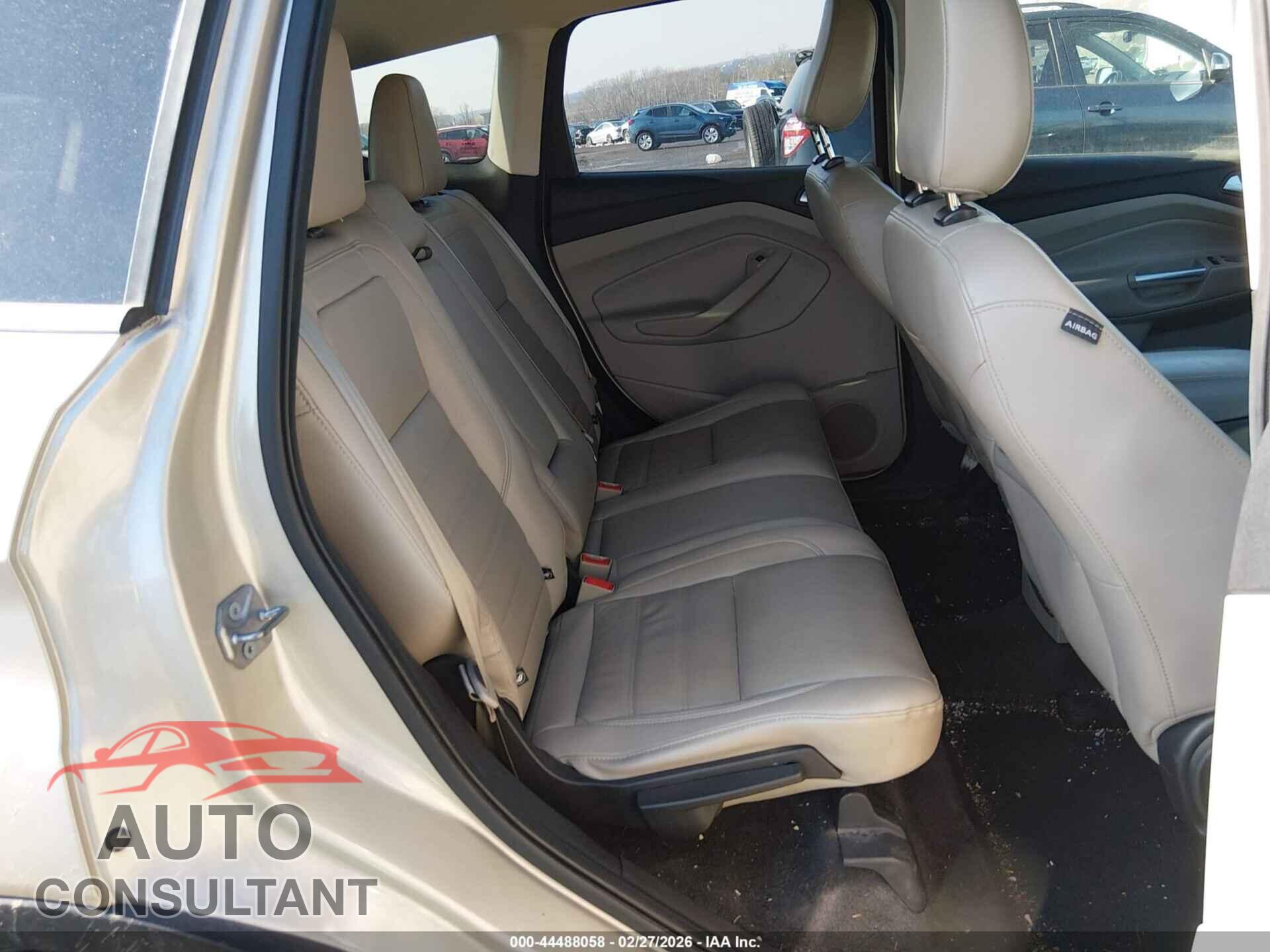 FORD ESCAPE 2018 - 1FMCU9HD2JUB50209