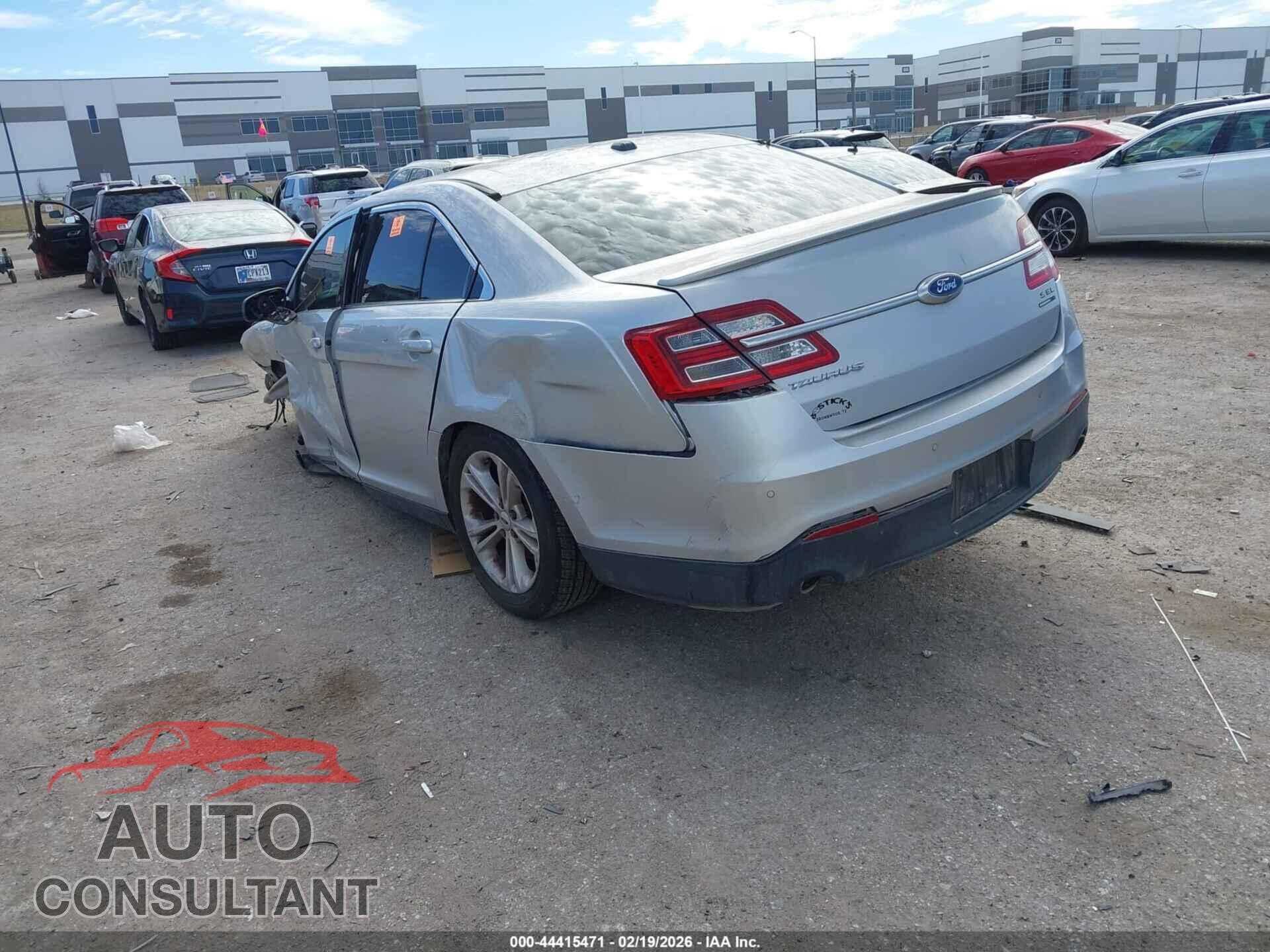 FORD TAURUS 2015 - 1FAHP2E87FG203157