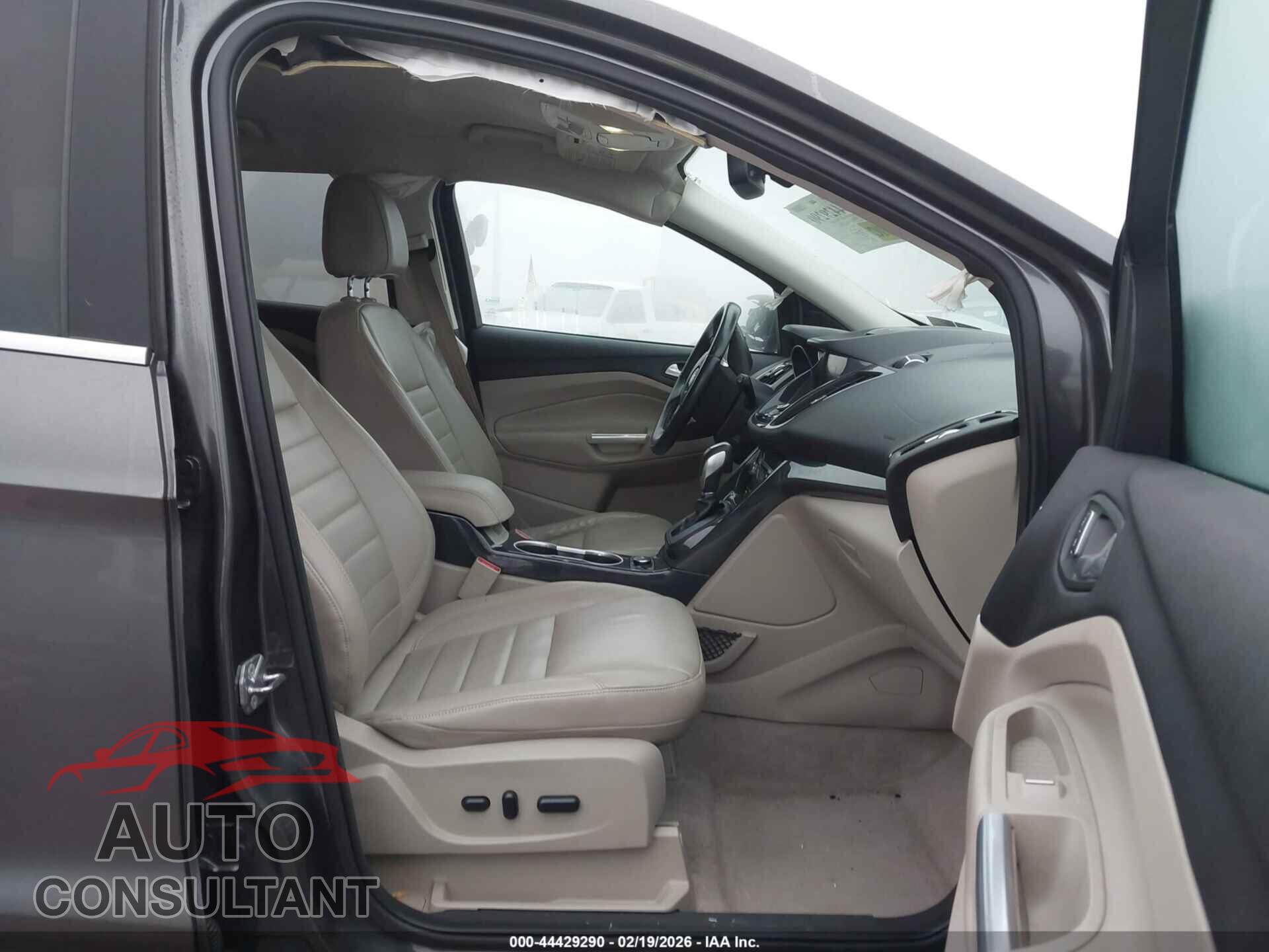 FORD ESCAPE 2015 - 1FMCU9J93FUC00645