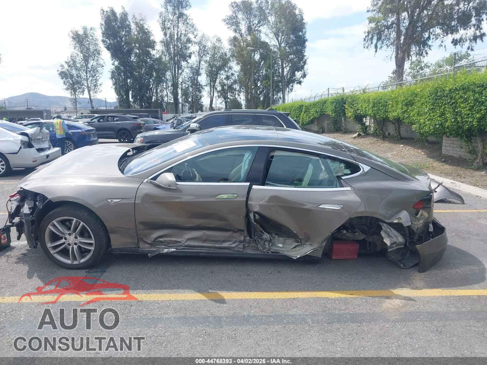 TESLA MODEL S 2015 - 5YJSA1E21FF106389