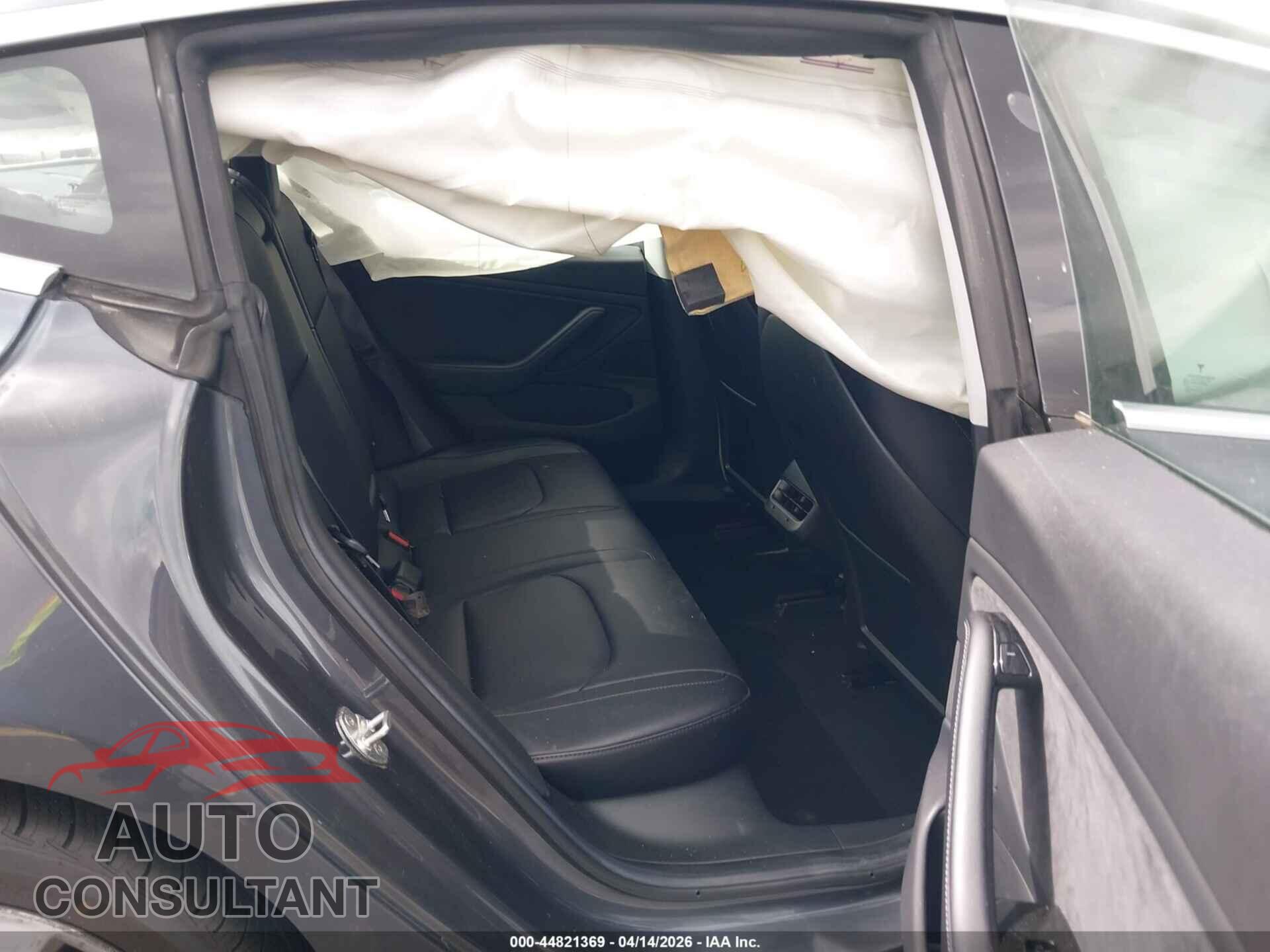 TESLA MODEL 3 2018 - 5YJ3E1EA9JF009501