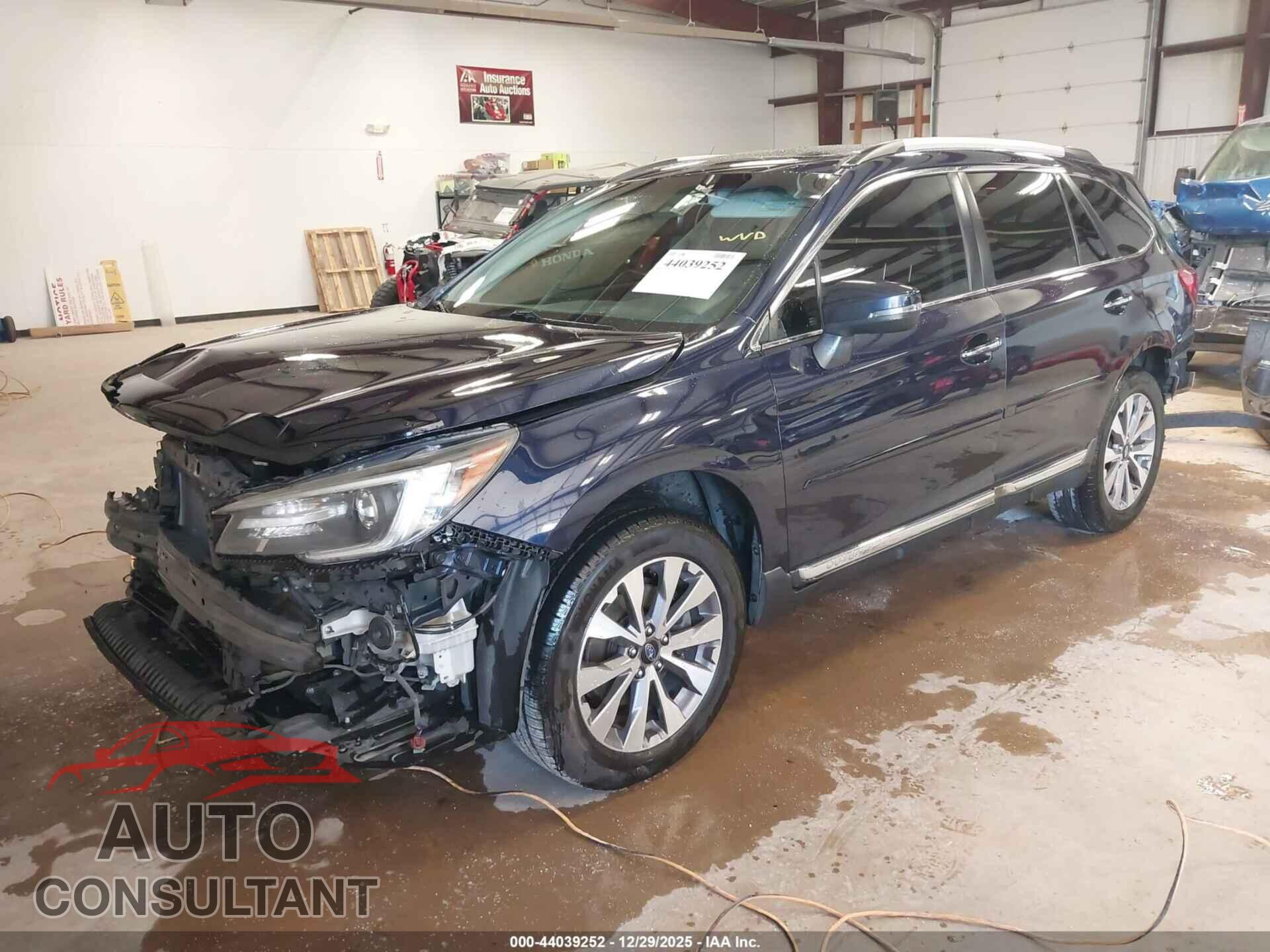 SUBARU OUTBACK 2018 - 4S4BSATC8J3240231